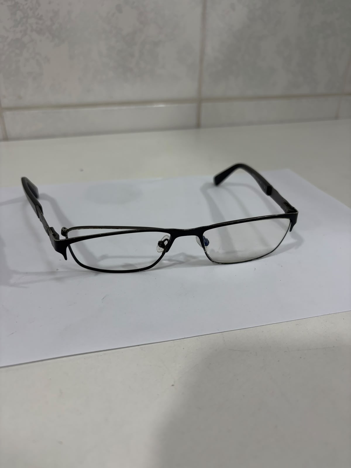 Óculos antes de avaliação para solda na AVS Consertos